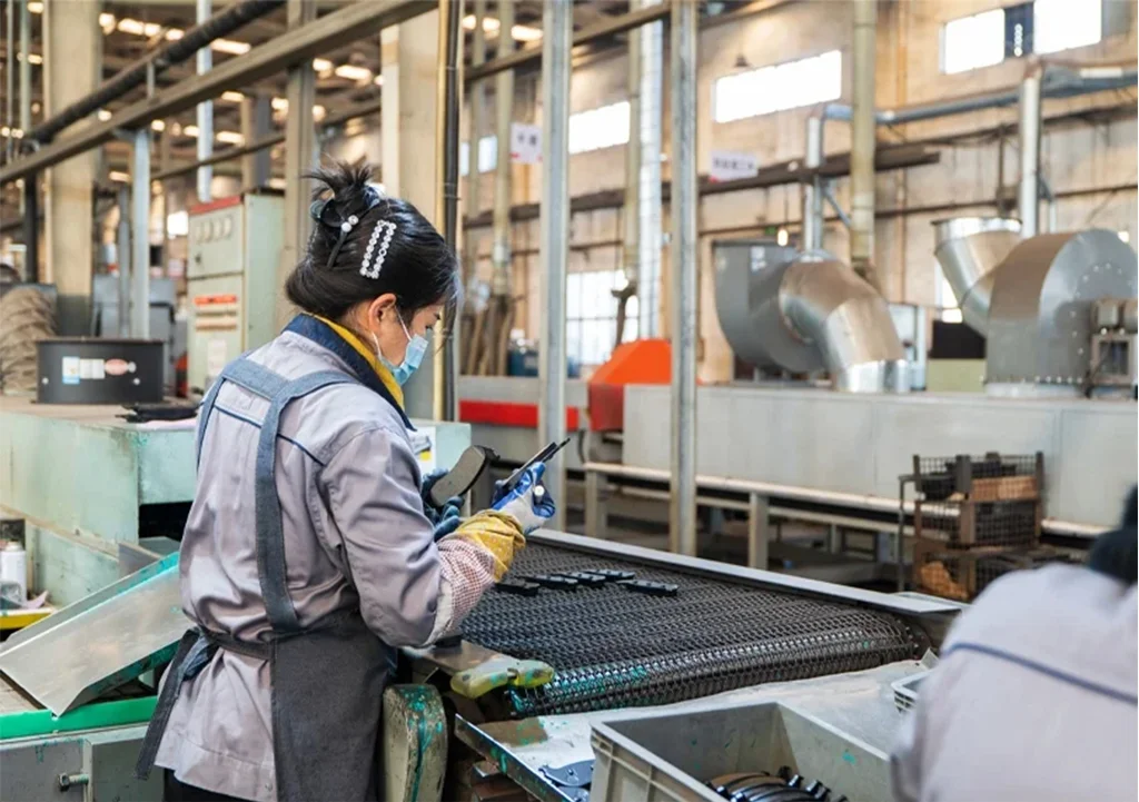 Tuoba batch quality inspection in brake pad manufacturing line, final inspection process ensuring stable outgoing quality for OEM and aftermarket brake components production